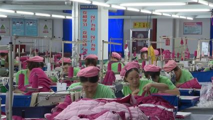 平湖羽絨服有多牛?產(chǎn)量占全國(guó)一半以上,還有這種營(yíng)銷模式立了功&hellip;